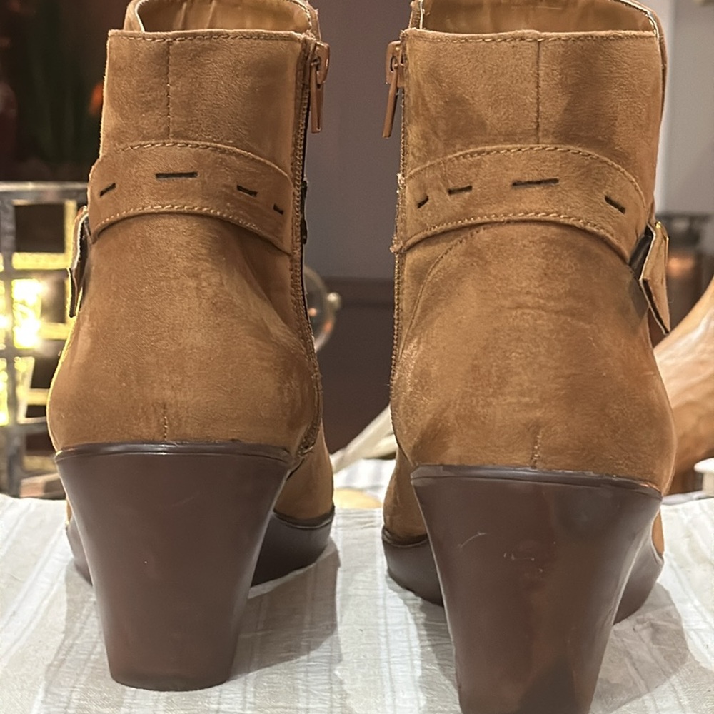 Naturalizer Women’s Jill Faux Suede Ankle Wedge Bootie, Light Brown Size 10 WIDE - Picture 15 of 16